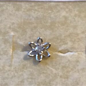 NWOT SINGLE Flower Diamonique Stud Earring